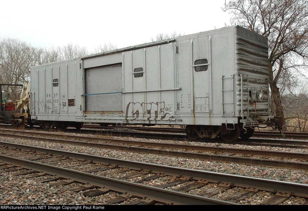 BNSF 935002, MofW boxcar